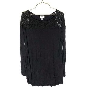 🔥 3/$20 - Old Navy - lace shoulders shirt